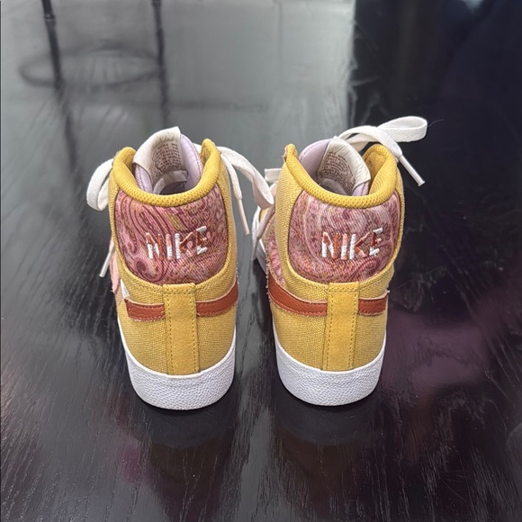 Nike SB Zoom Blazer Mid Premium Floral Paisley Sanded Gold (Like new) - Picture 2 of 7